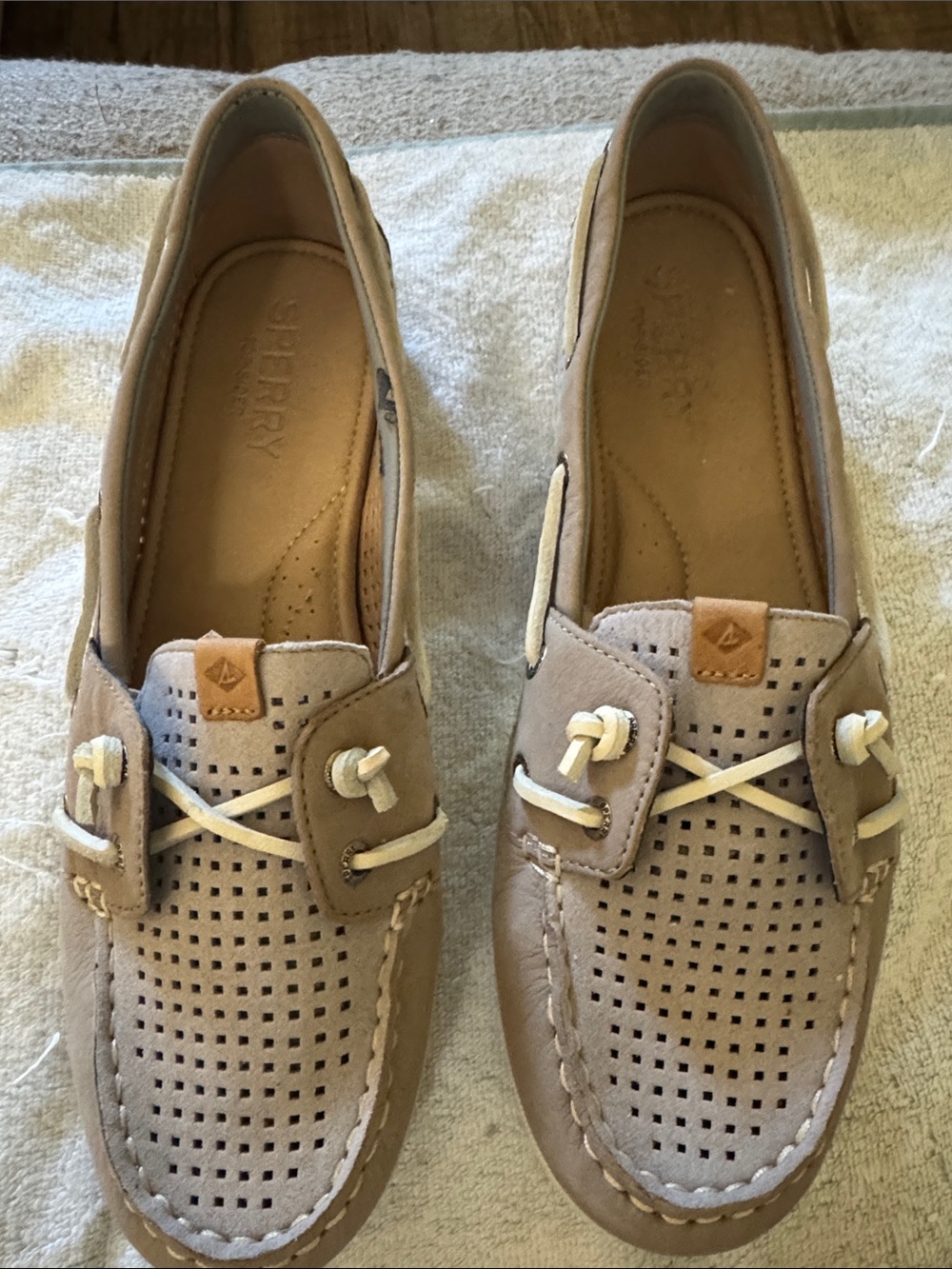 NWOT, Sperry leather gray boat shoes . Women!s size 9.